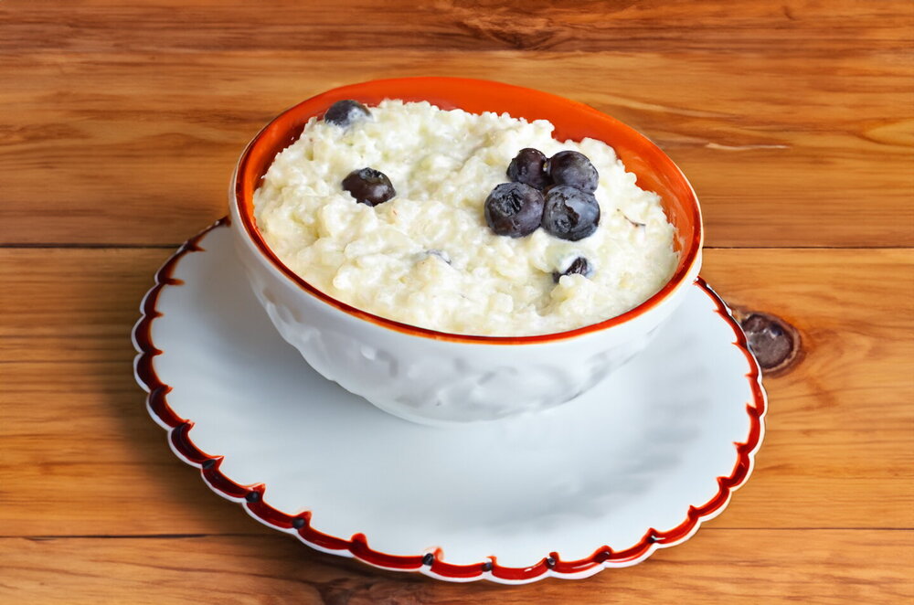Rice Porridge with Raisins and Milk