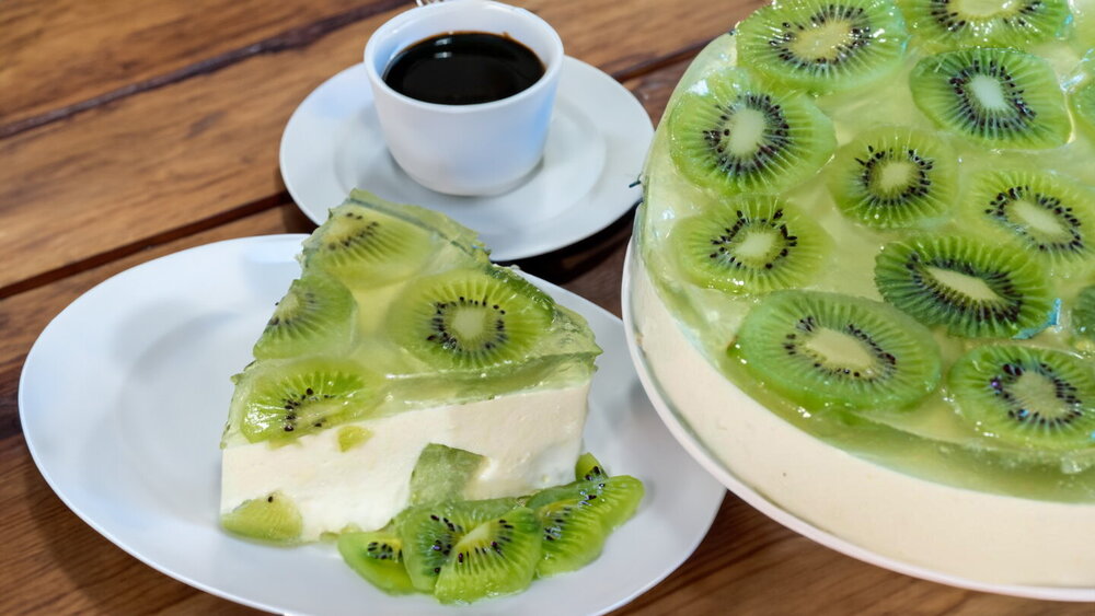 No-Bake Kiwi Jelly Dessert with Cottage Cheese and Sour Cream