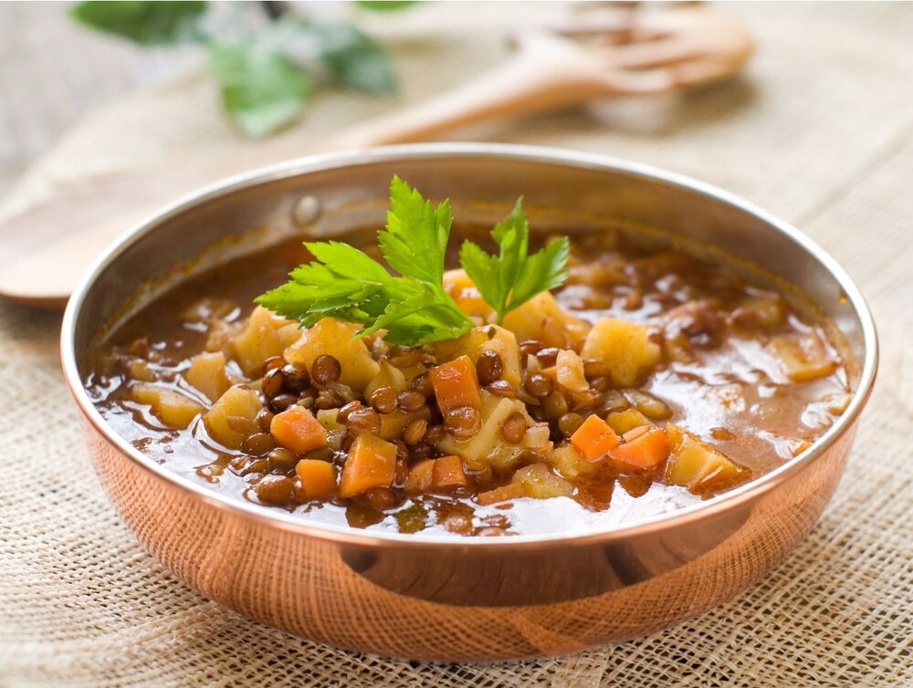 Lentil stew with almonds