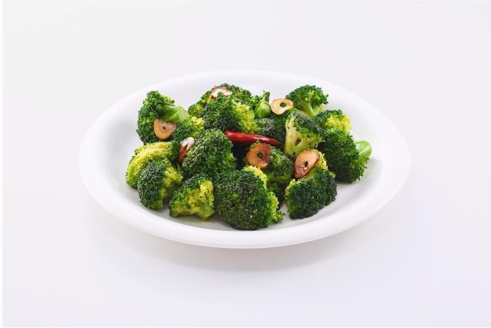 Air fryer broccoli with chilli and garlic