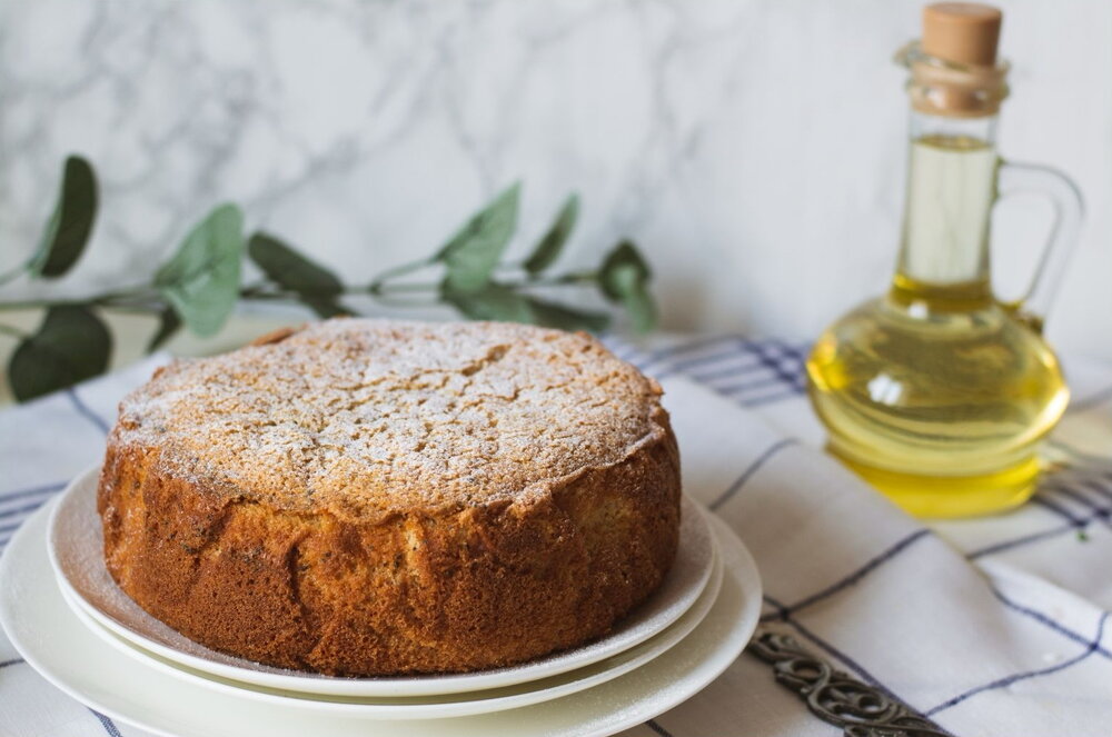Olive oil cake with apple puree