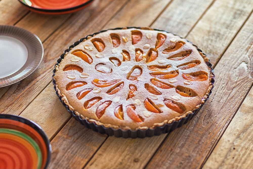 Apricot and almond tart