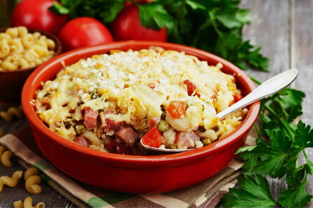 Pasta bake with bacon and peas