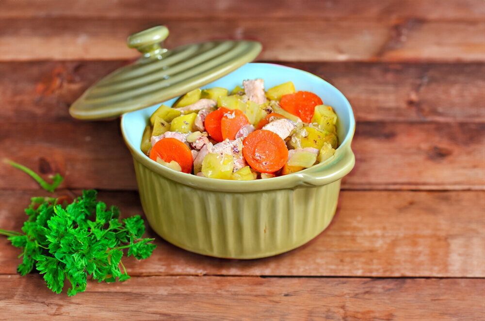 Turkey in Pots with Potatoes