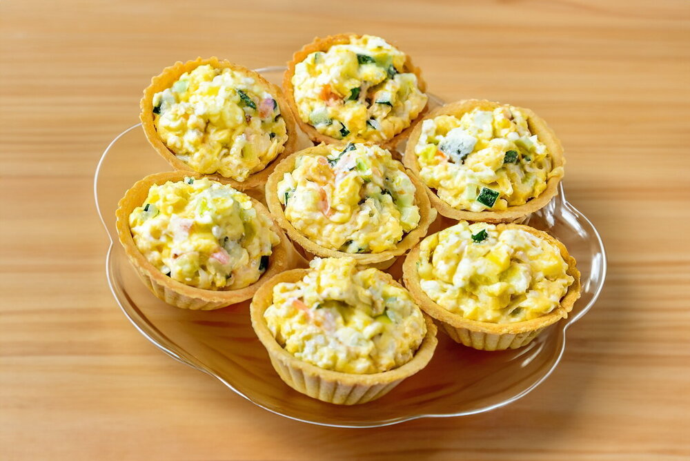 Tartlets with Cheese and Cucumber