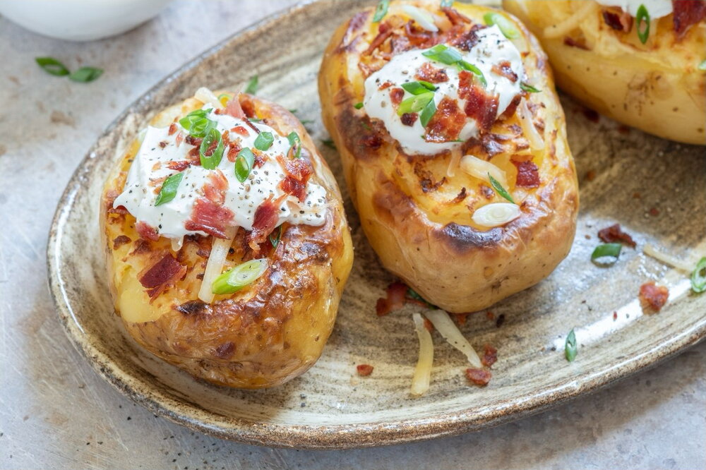 Baked potato with bacon