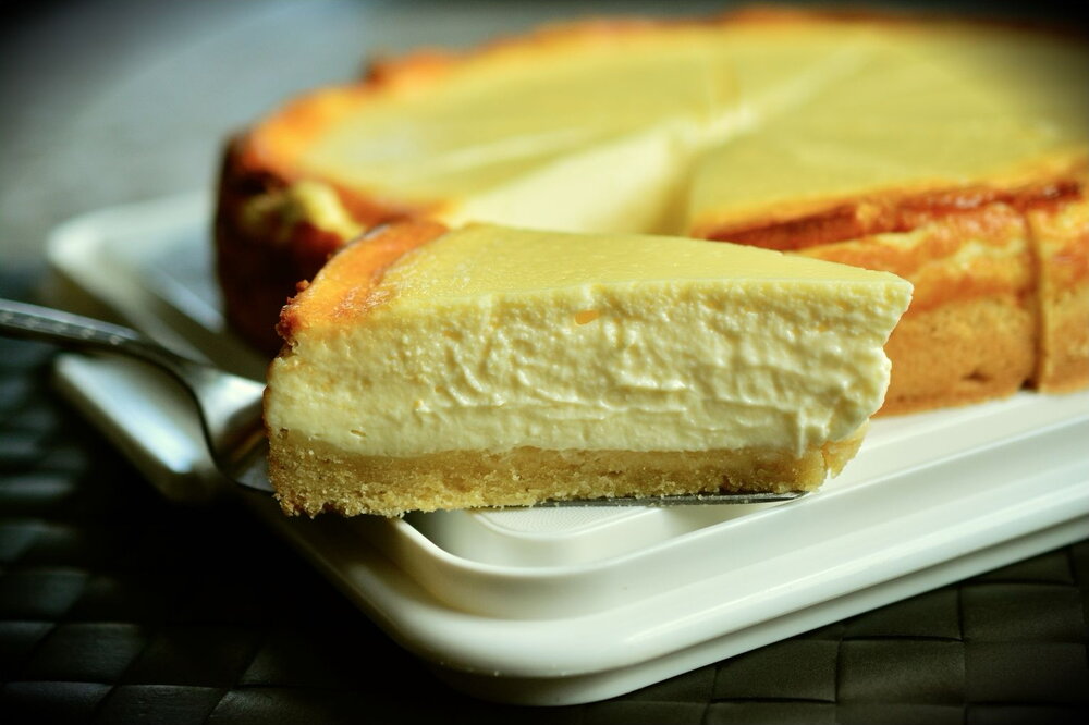 Oven baked white chocolate cheesecake