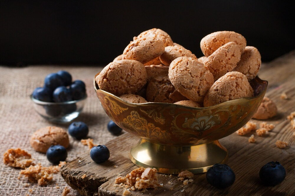 Amaretti biscuits