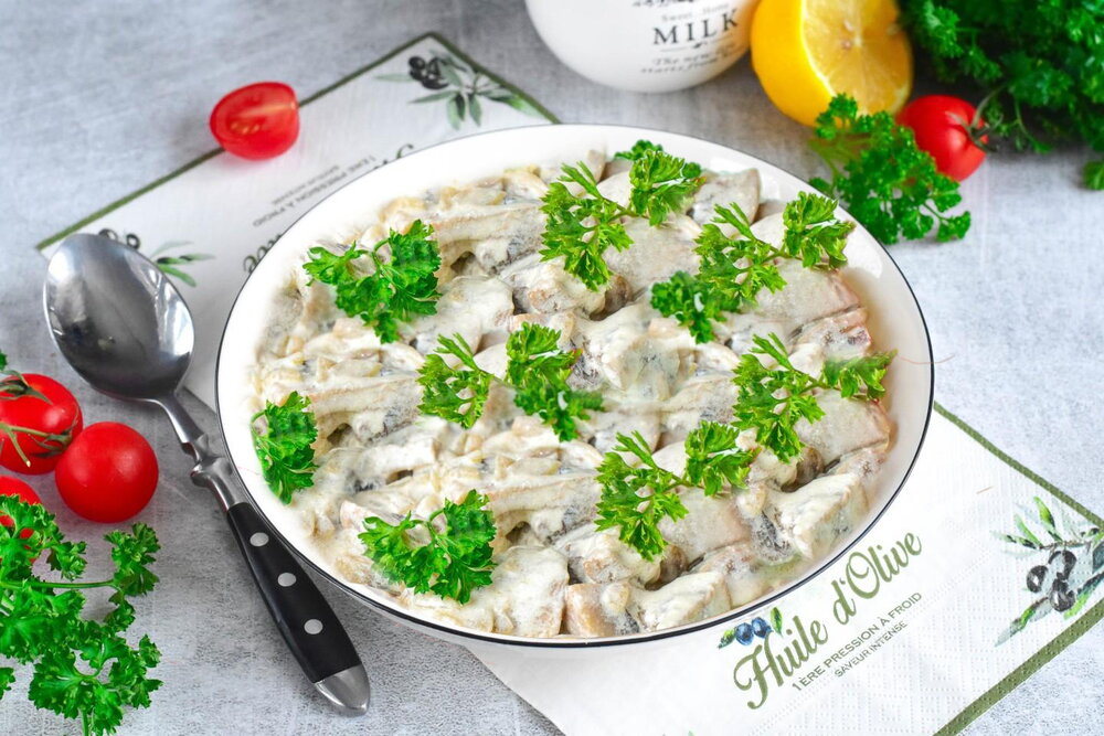 Fried Mushrooms with Onions and Sour Cream