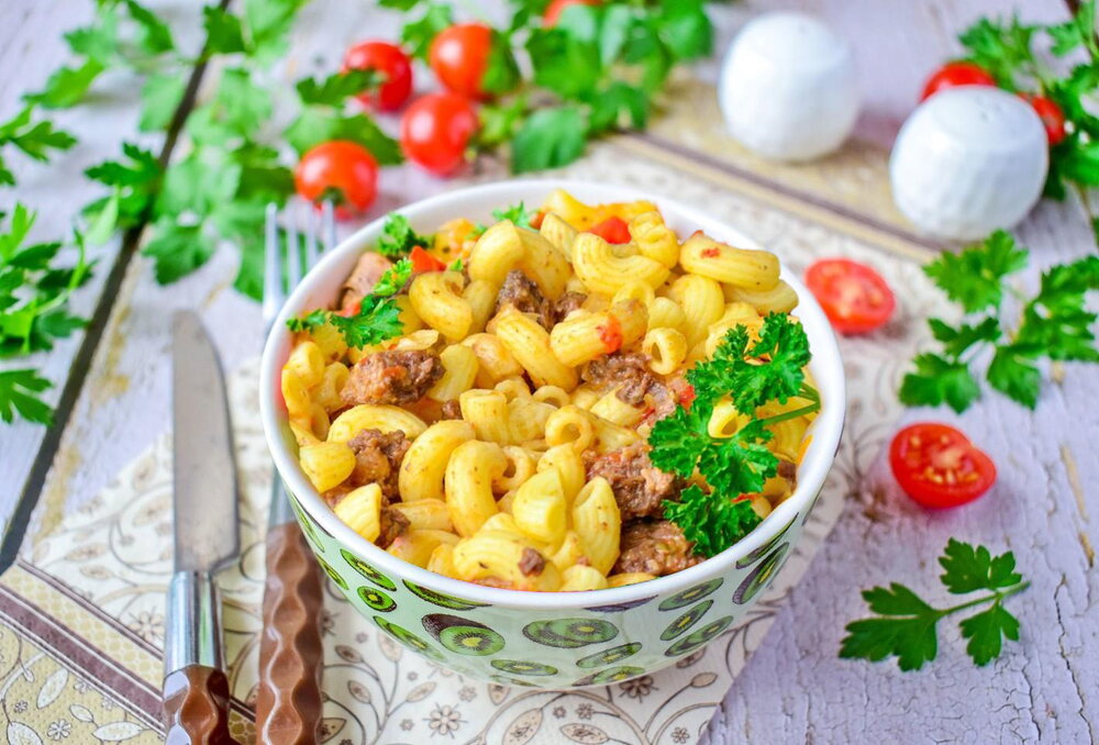 Elbow Pasta with Stew in a Skillet